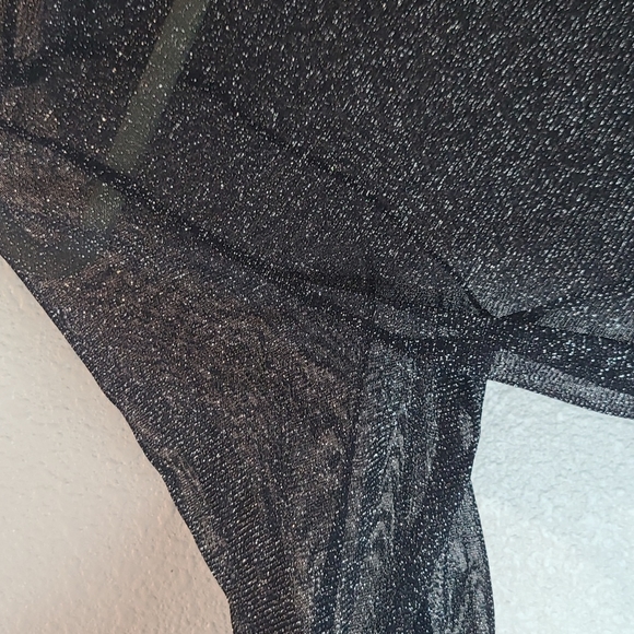 Victoria's Secret black & silver metallic sheer top M/L - Picture 5 of 8